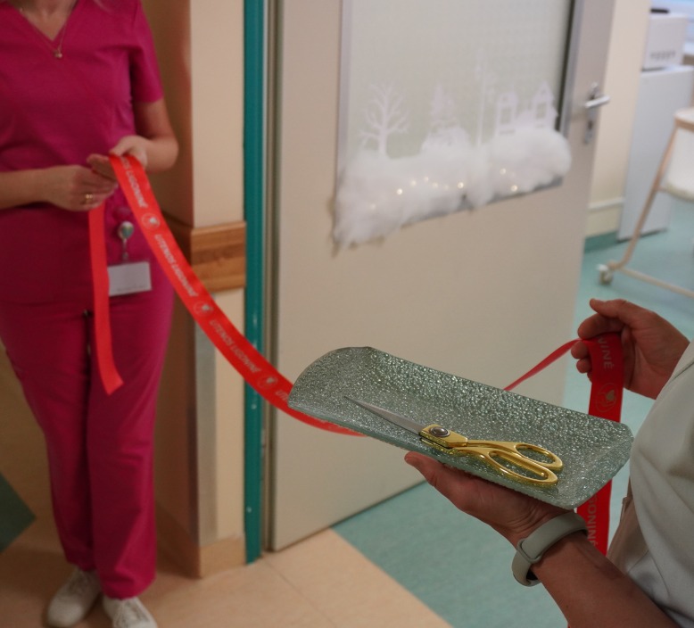 Utenos ligoninės akušerijos-ginekologijos skyriuje duris atvėrė dvi naujos, modernios ir jaukios pogimdyvinės palatos