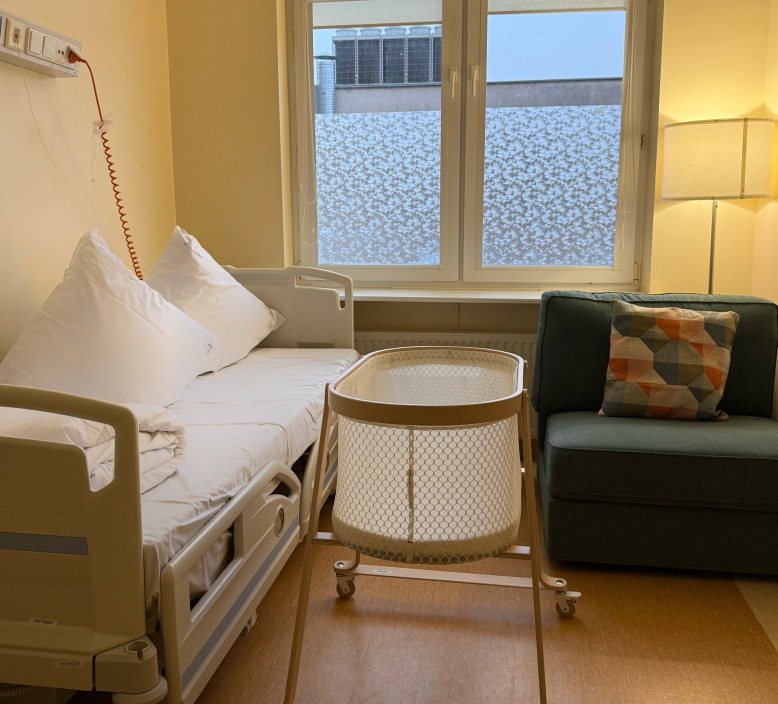 Utenos ligoninės akušerijos-ginekologijos skyriuje duris atvėrė dvi naujos, modernios ir jaukios pogimdyvinės palatos